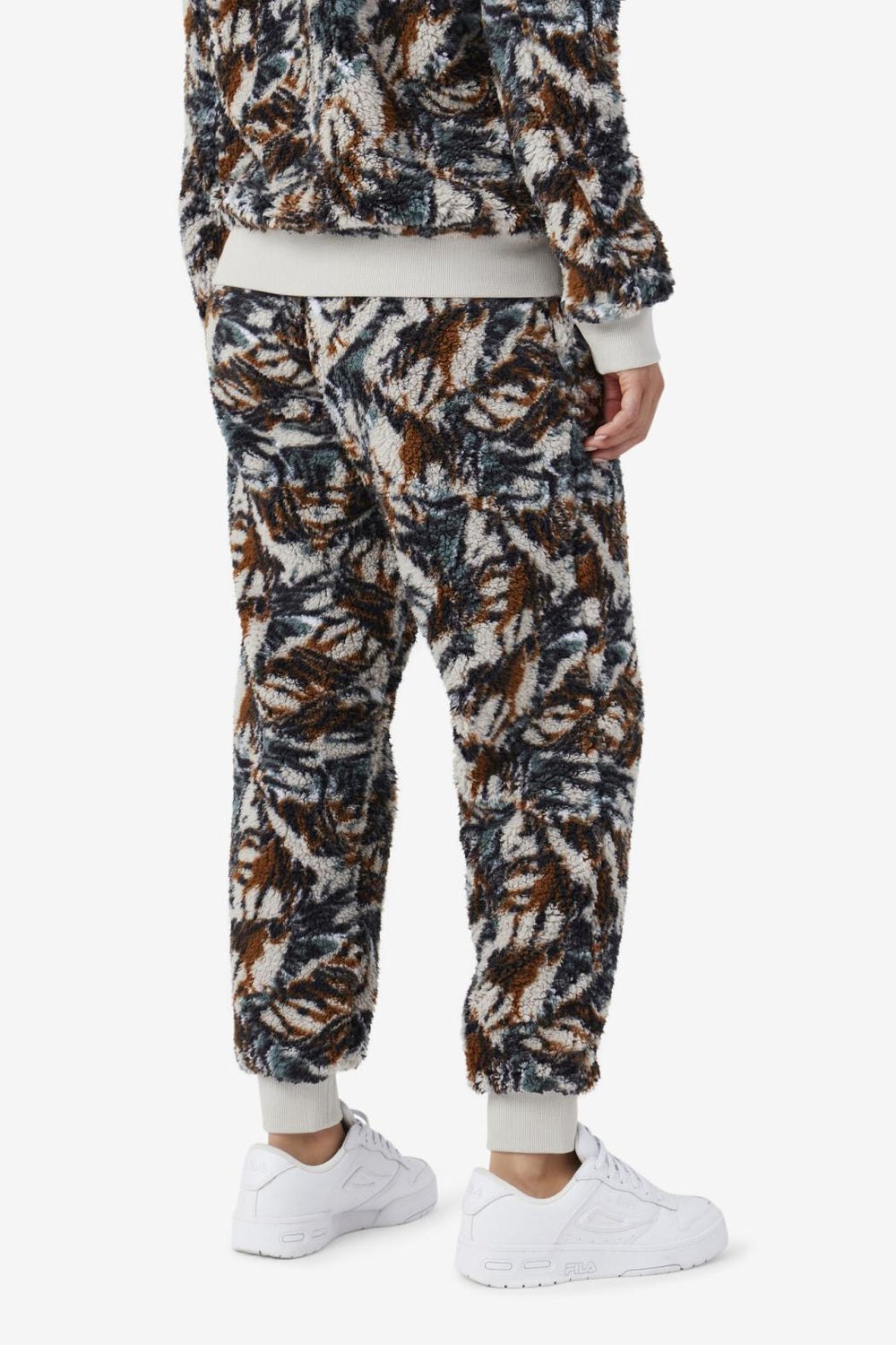 FILA Drewe Sherpa Jogger 172 EGRET / STORMY WEATHER / EGRET / DEEP LAKE | Women Sweatsuits &amp; Tracksuits