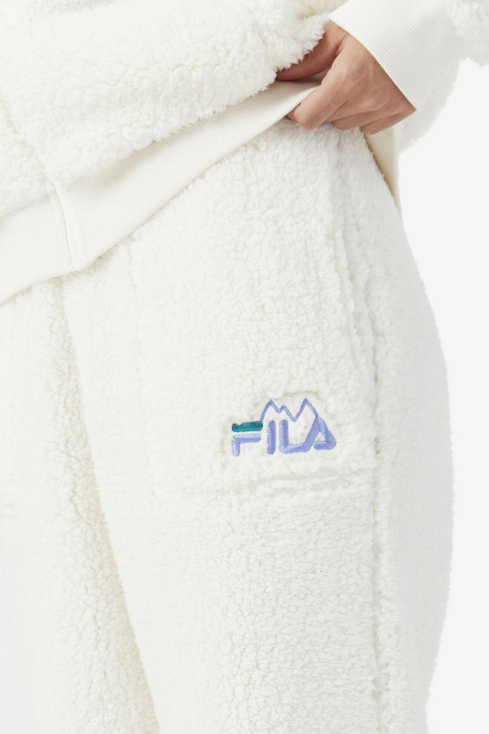 FILA Freyja Sherpa Jogger 172 EGRET / JACARANDA / DEEP LAKE | Women Shorts &amp; Pants