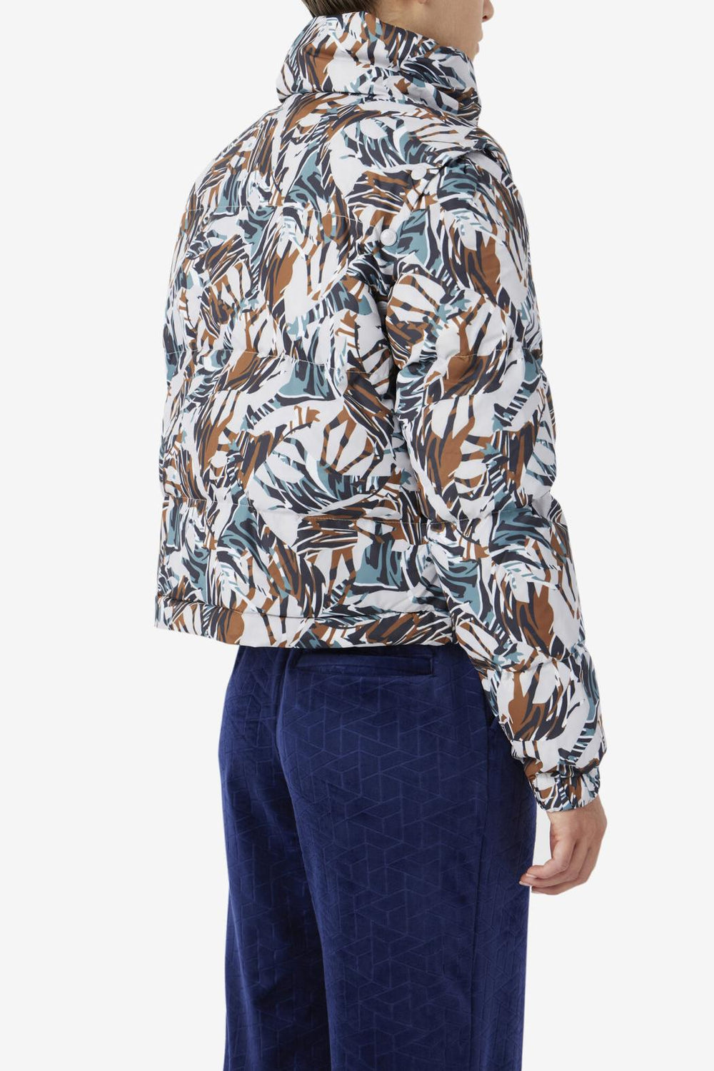 FILA Loretta Snap Off Sleeve Cropped Puffer Jacket 047 GIRAFFE PRINT | Women Jackets &amp; Outerwear