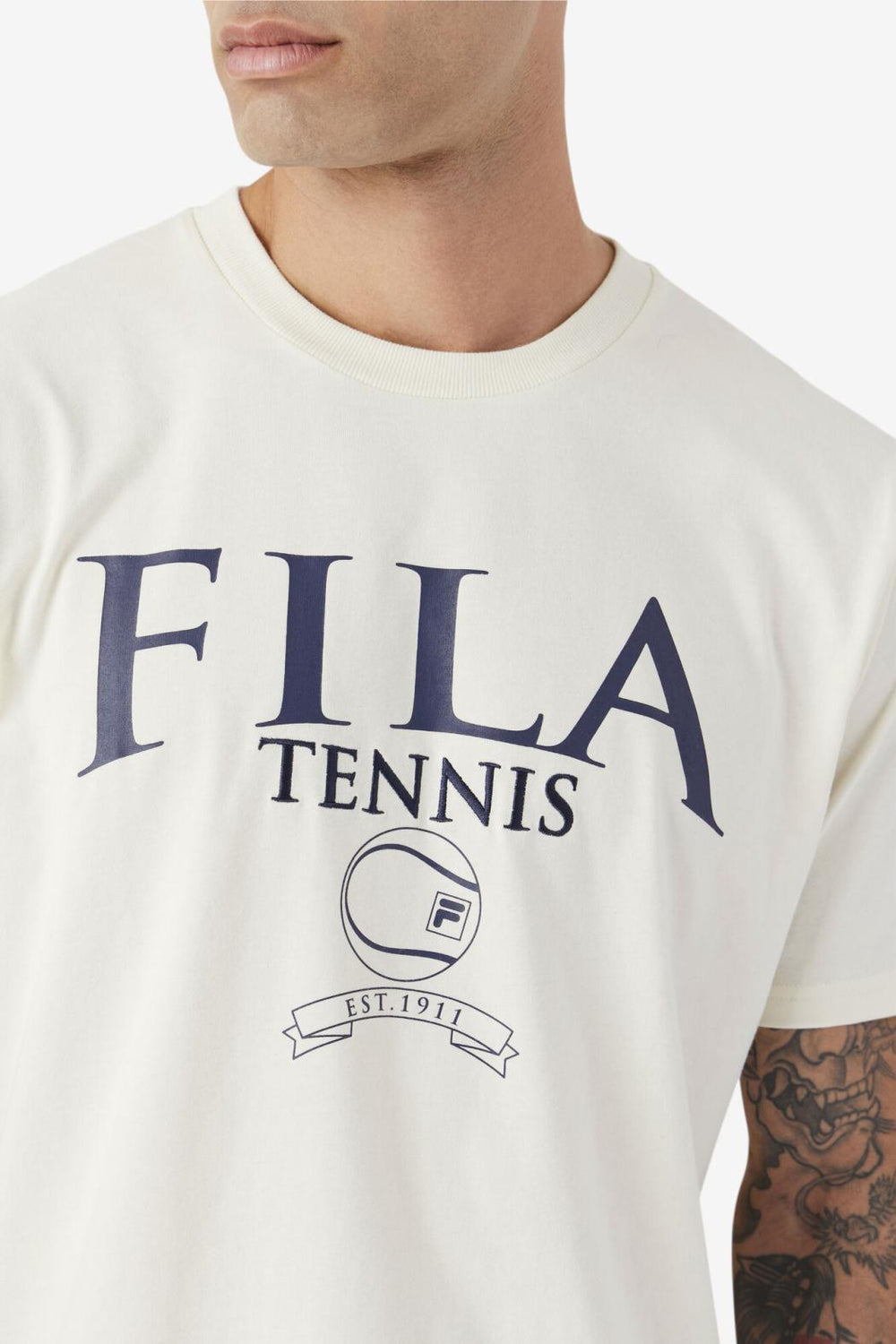 FILA Saran Tee 281 GARDENIA / FILA NAVY | Men Tops